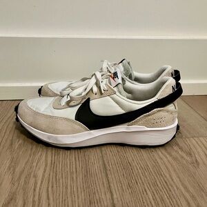 Nike Waffle Debut Women’s Sneakers